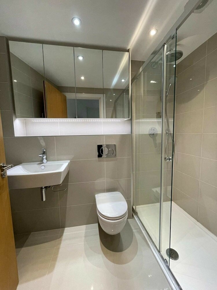 Фото Bright & Modern 2 Bedroom Flat W/balcony - Whitechapel!