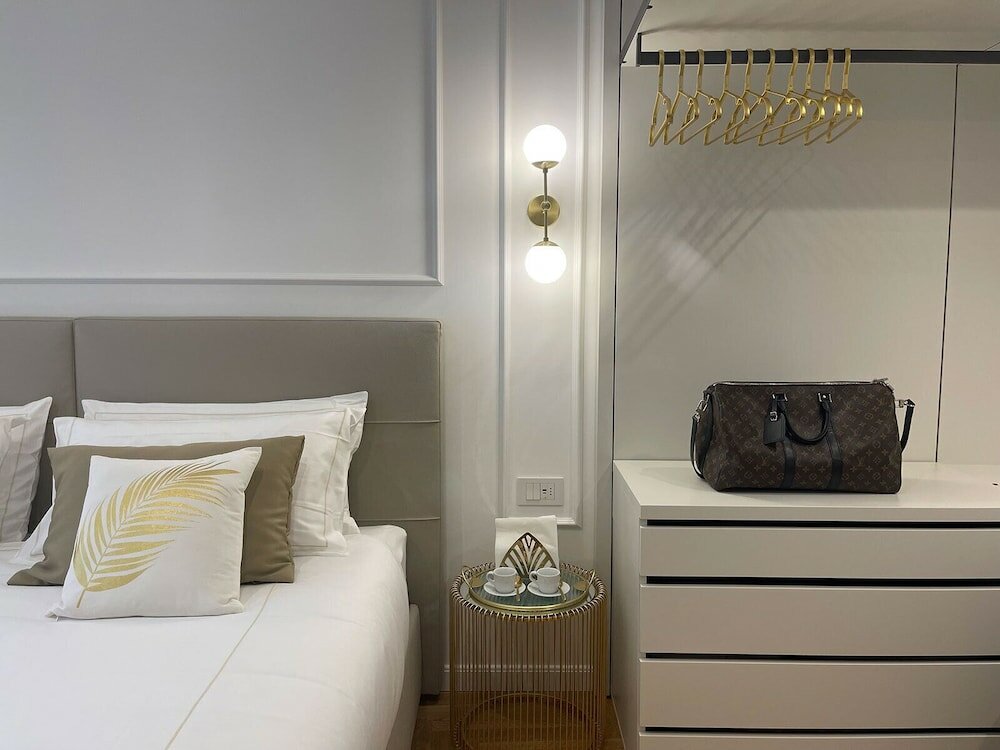 Фото Bellagio Luxury Suites Apartments