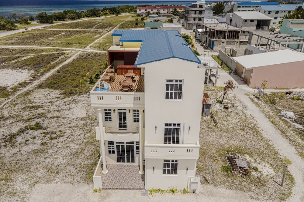 Фото One The Island