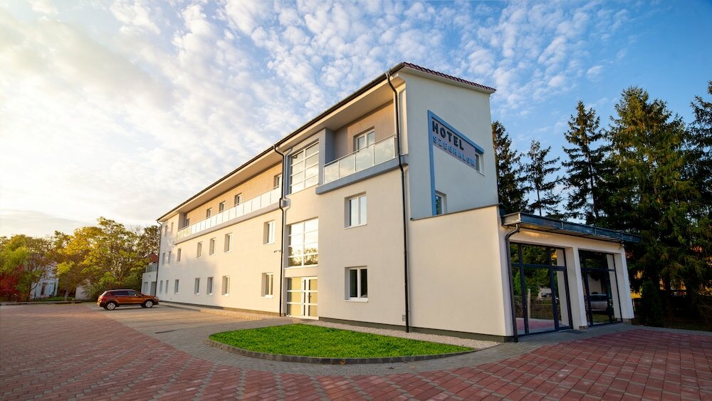 Фото Hotel Szeghalom