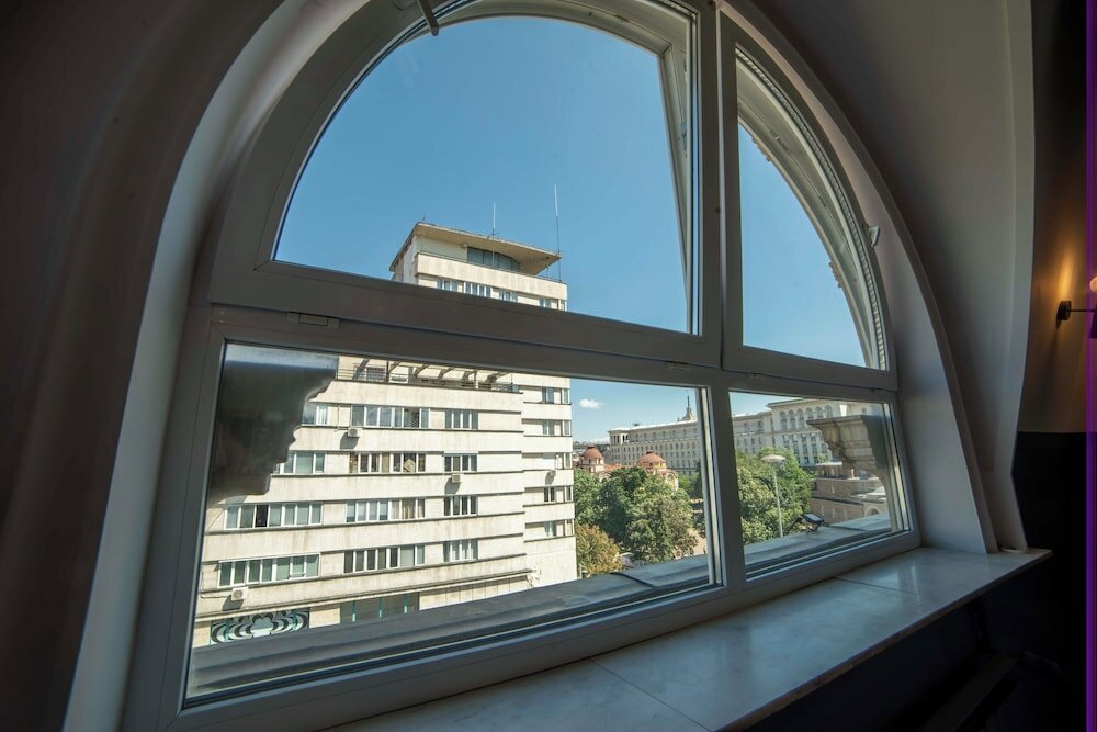 Фото Introvert Maria Luisa