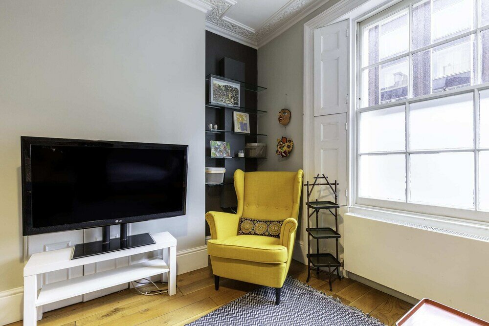 Фото Beautiful Two-bed Abode Near King Cross