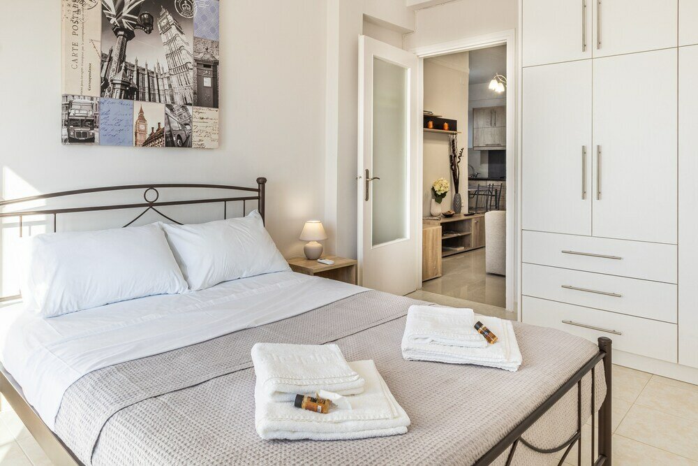 Фото Comfy Central Square Gem with Terrace