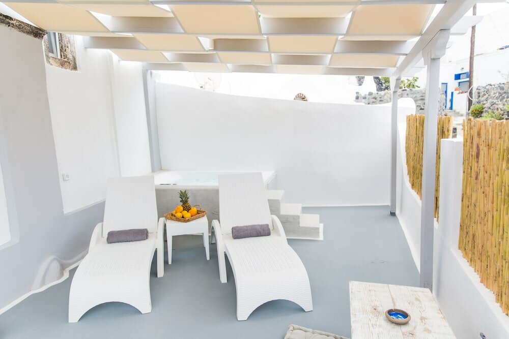 Фото Captain's House Suites