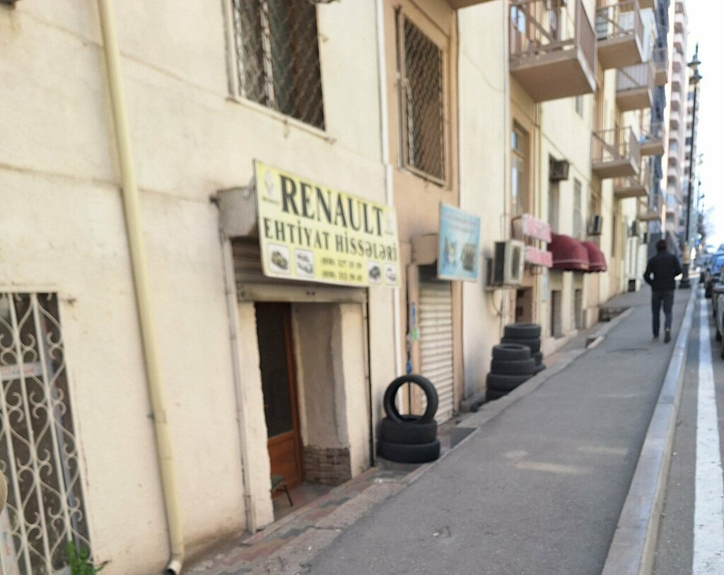 Avtomobillər üçün ehtiyat hissələri və mallar mağazası Renault, Bakı, foto