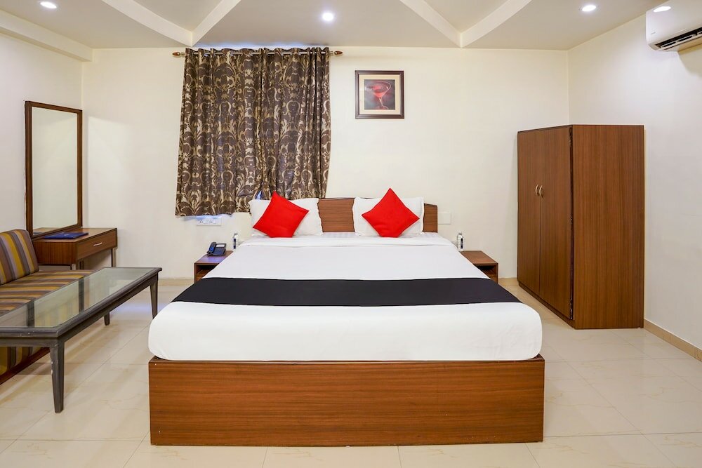 Фото Capital O 48482 Hotel Tribecca Inn