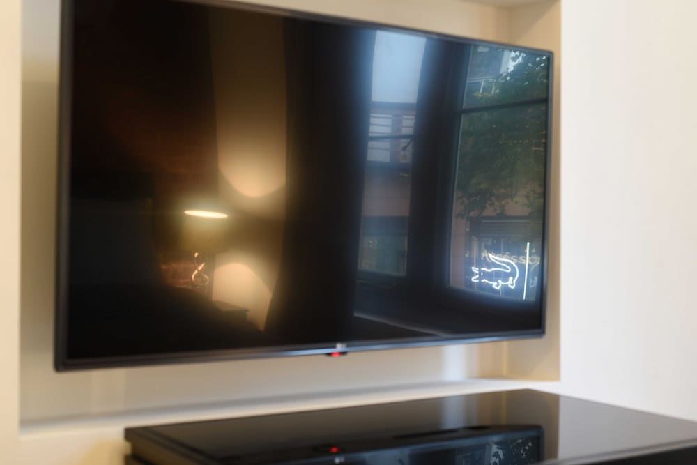 Фото Spacious & Modern 2 Bed Apartment at Knightsbridge London