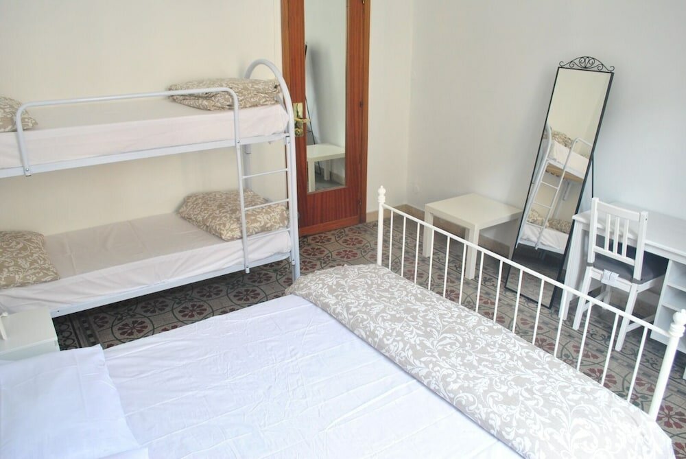 Фото Sunrise Hostel & Rooms