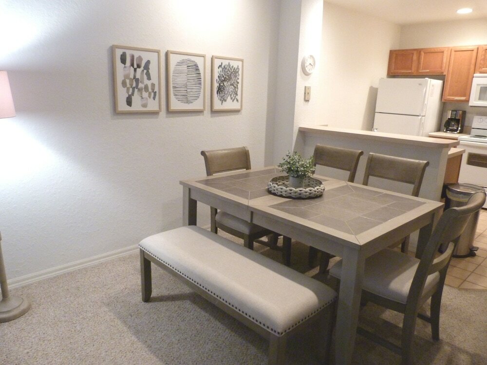 Фото Near Theme Parks! Gorgeous 3 Br Town Home, Splash Park, Pool, Lake, And More!