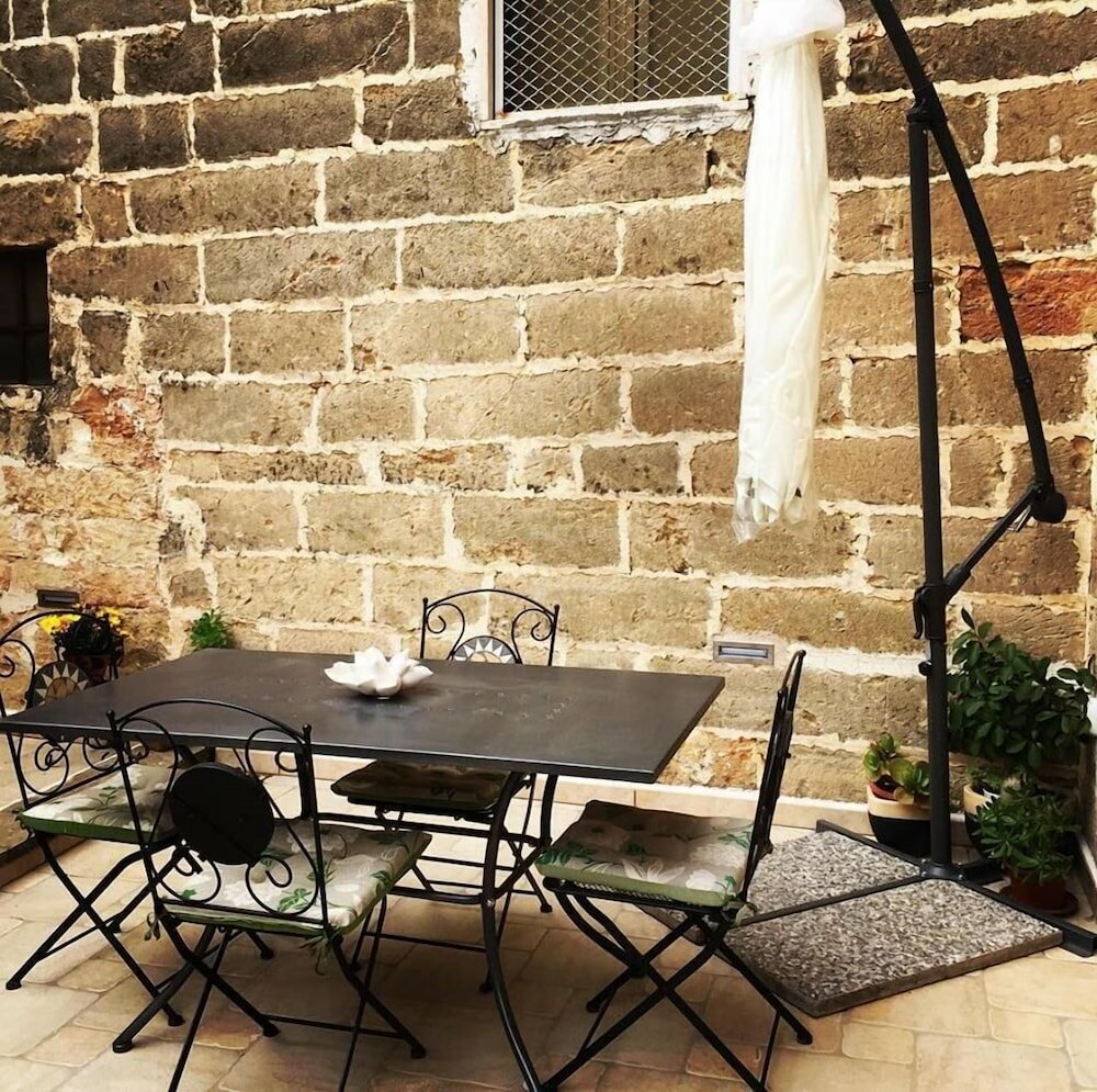 Фото Dimora Luxori Santa Lucia Apartments