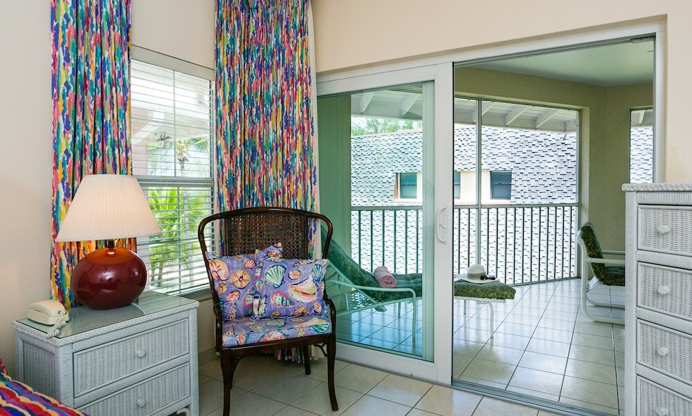 Фото The Colonial Club, Oceanfront Condos