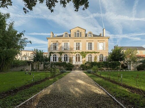 Гостиница Chambres D'hôtes La Maison de Maître