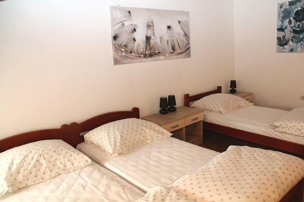 Фото Old Theatre Rooms and Apartments