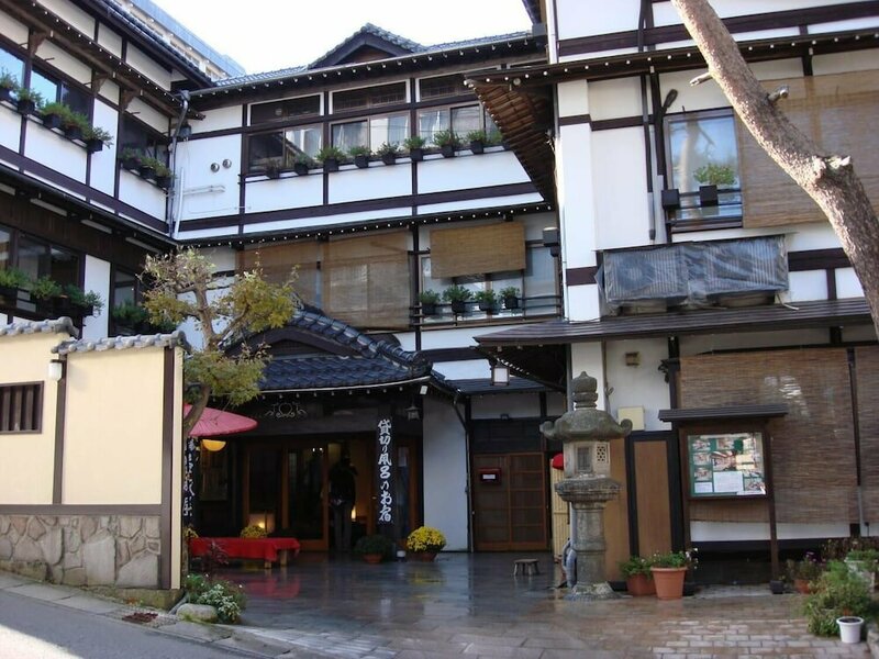 Гостиница Kusatsu Onsen Ekinariya Ryokan