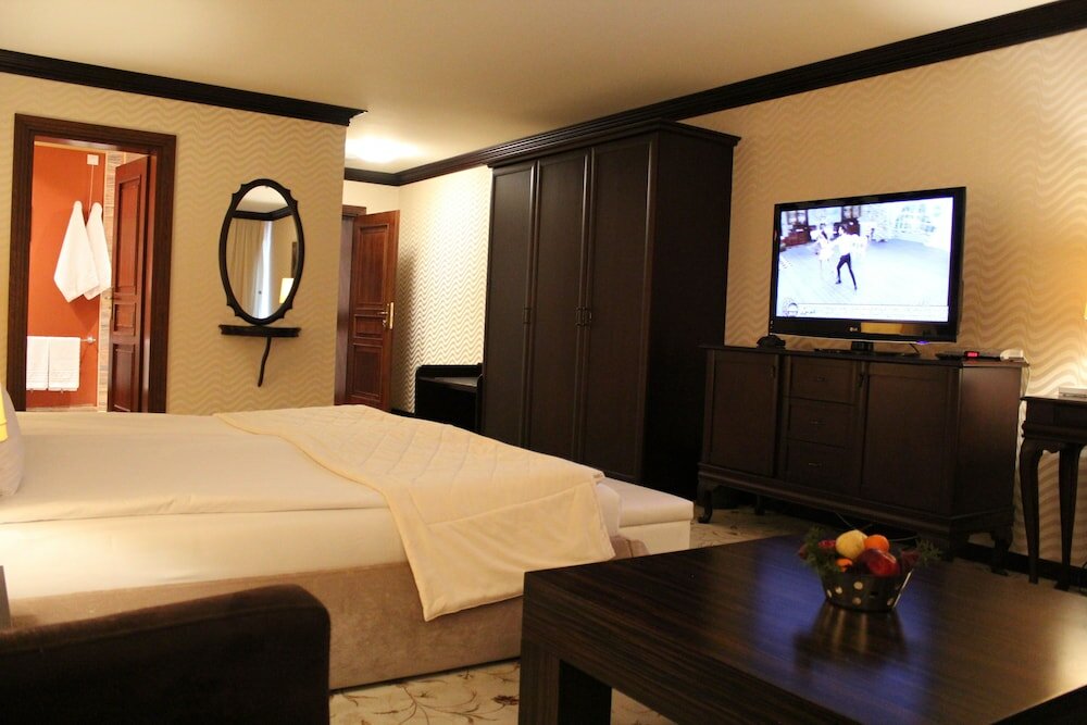 Фото Shiroka Laka Hotel