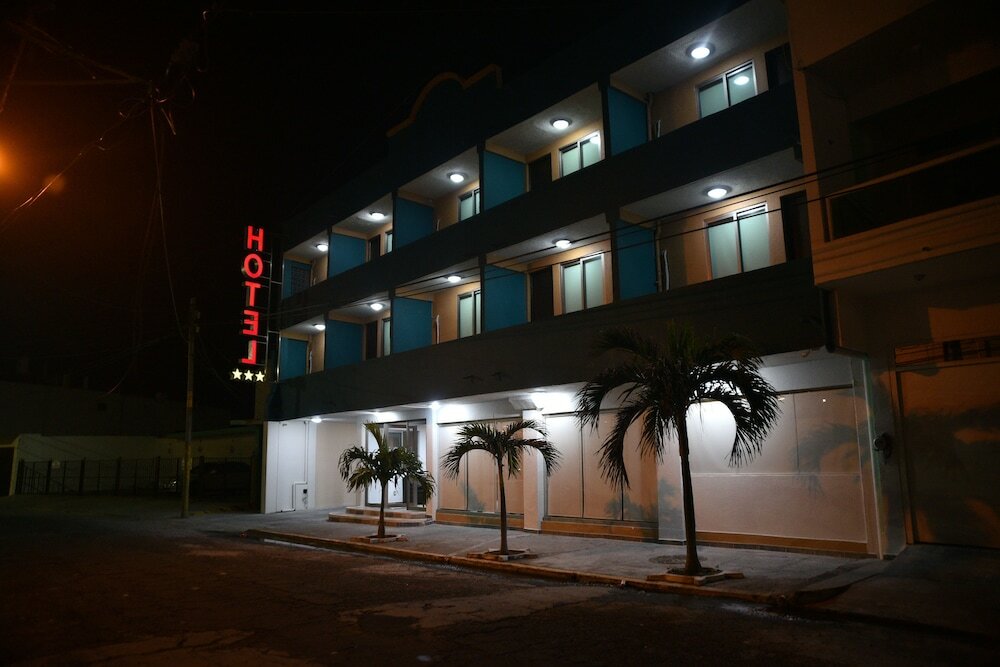 Фото отеля 2