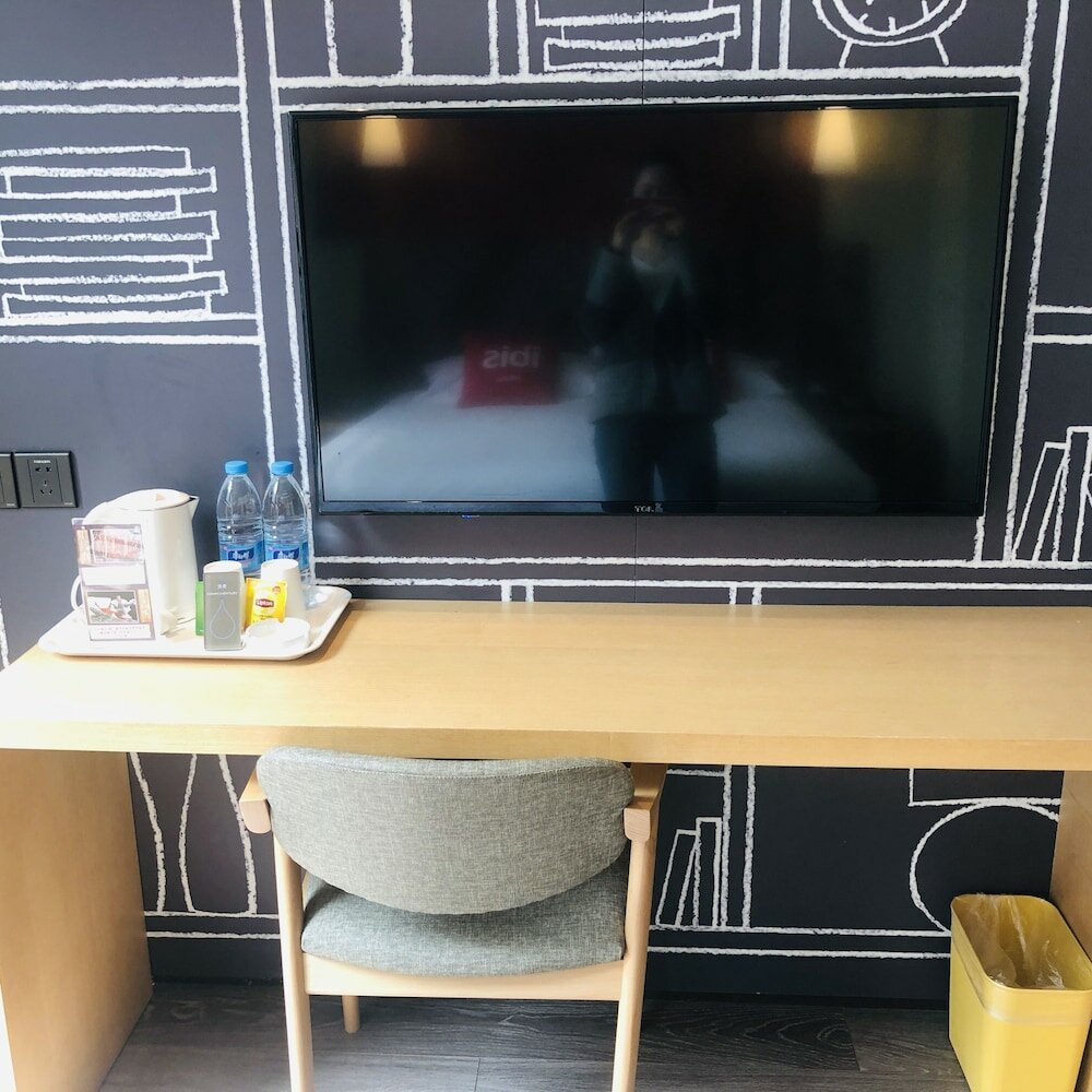 Фото Ibis Chengdu East Railway Station Hotel