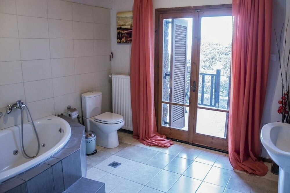 Фото Theasis Guesthouse