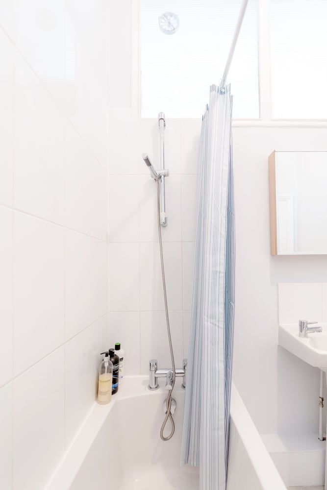 Фото Earls Court Apartments by BaseToGo