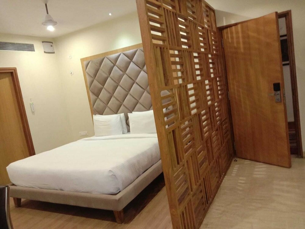 Фото Hotel Avalon Inn