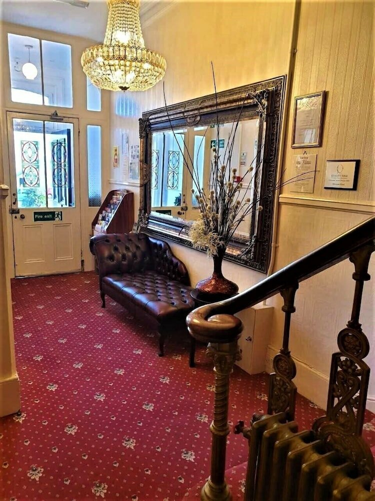 Фото The Ellesmere Hotel