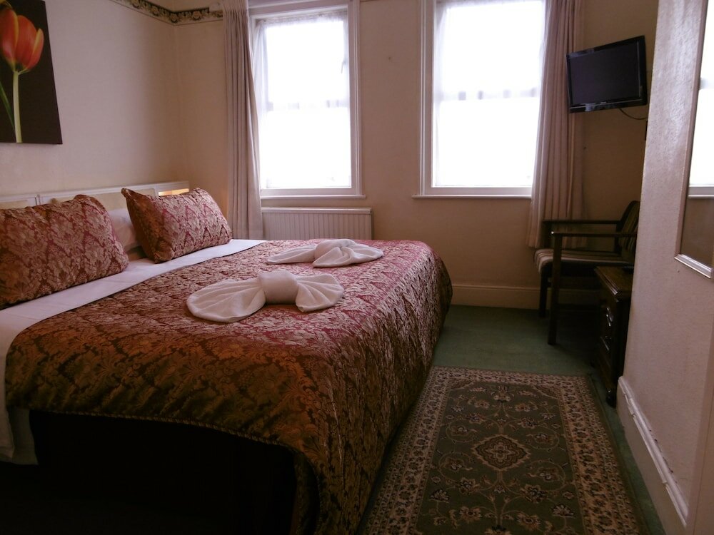 Фото The Ellesmere Hotel