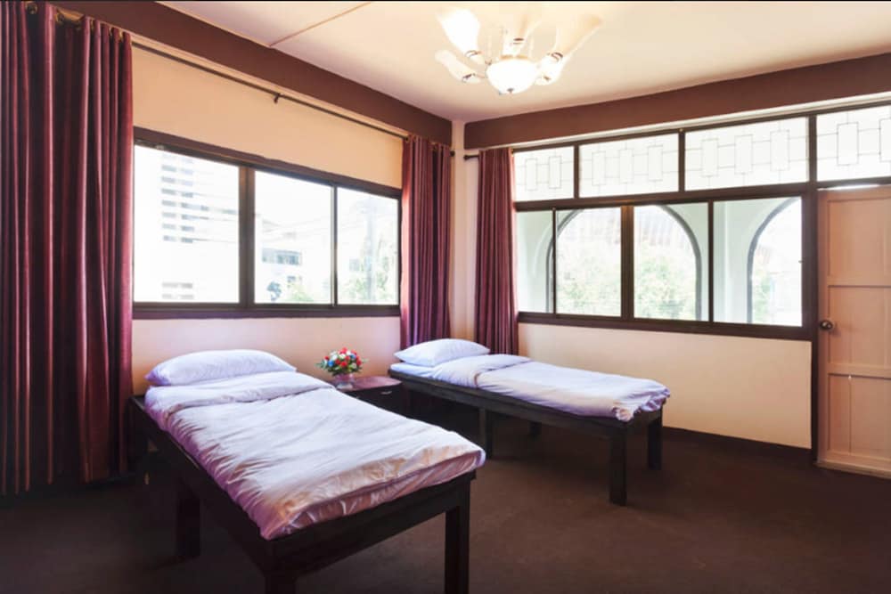 Фото Buri Hotel and Hostel