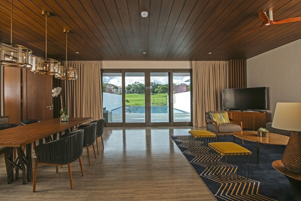 Фото Quest Plus Conference Center, Clark