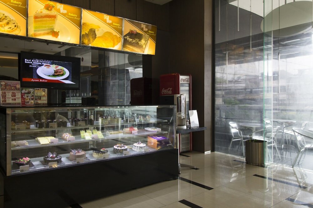 Фото RedDoorz near Kota Tua