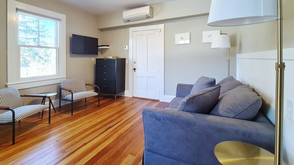 Фото Lakehouse Inn