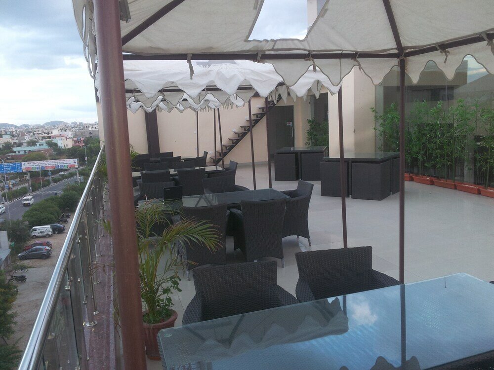 Фото Hotel Savi Regency