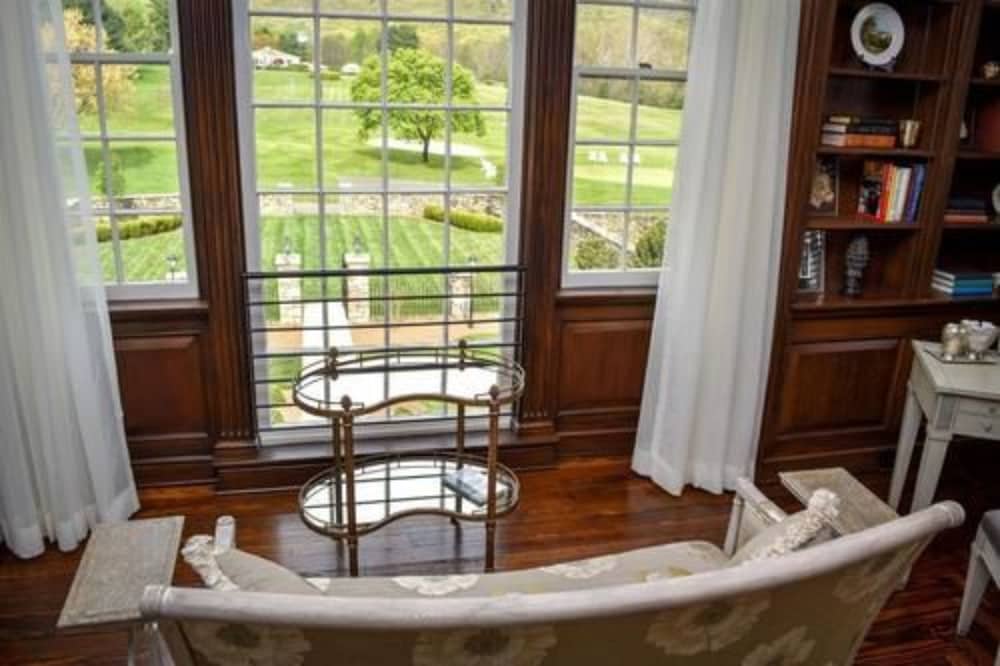 Фото Inn at Evergreen