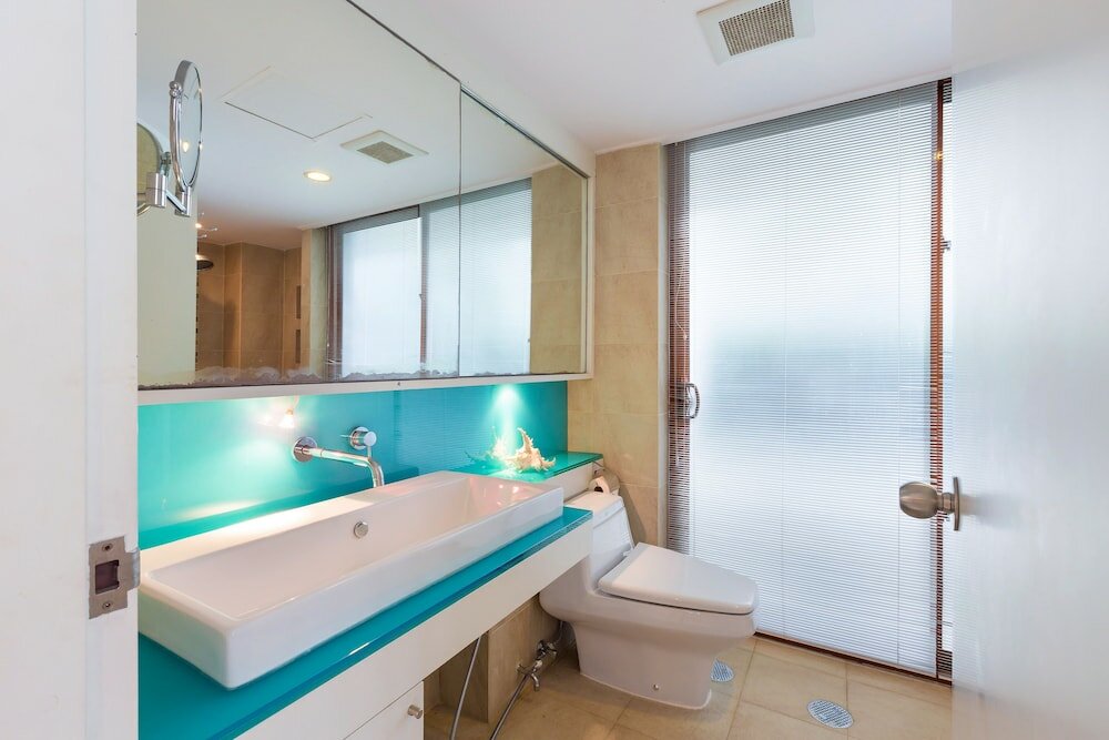 Фото Baan LonSai Beachfront Condominium