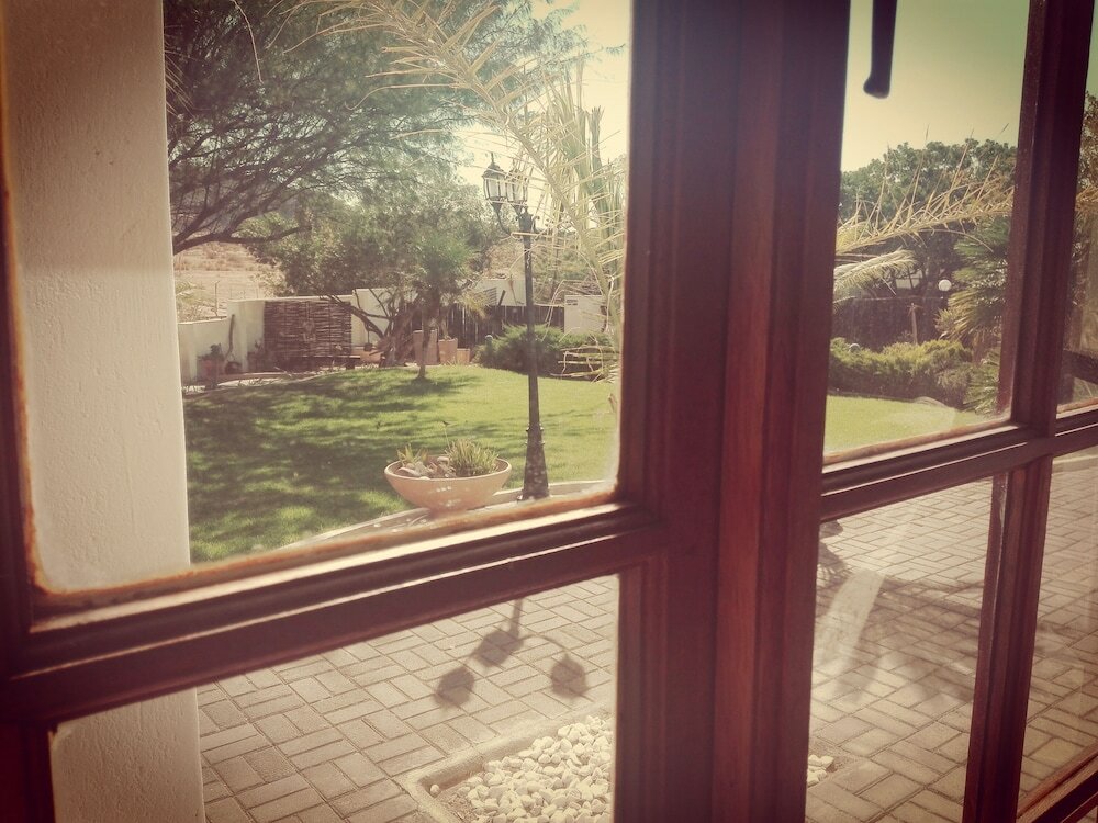 Фото Daisy Country Lodge