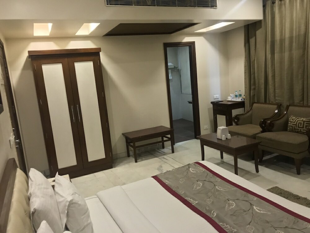 Фото Leela Grande Hotel