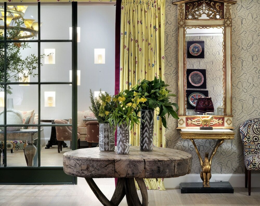 Фото The Whitby Hotel