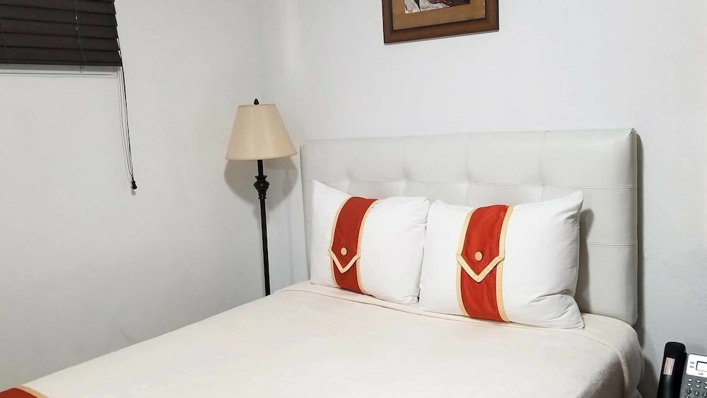 Фото Altamont West Hotel