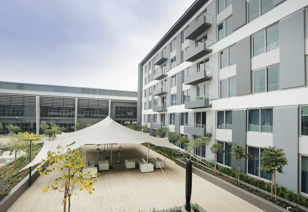 Фото The Capital Menlyn Maine