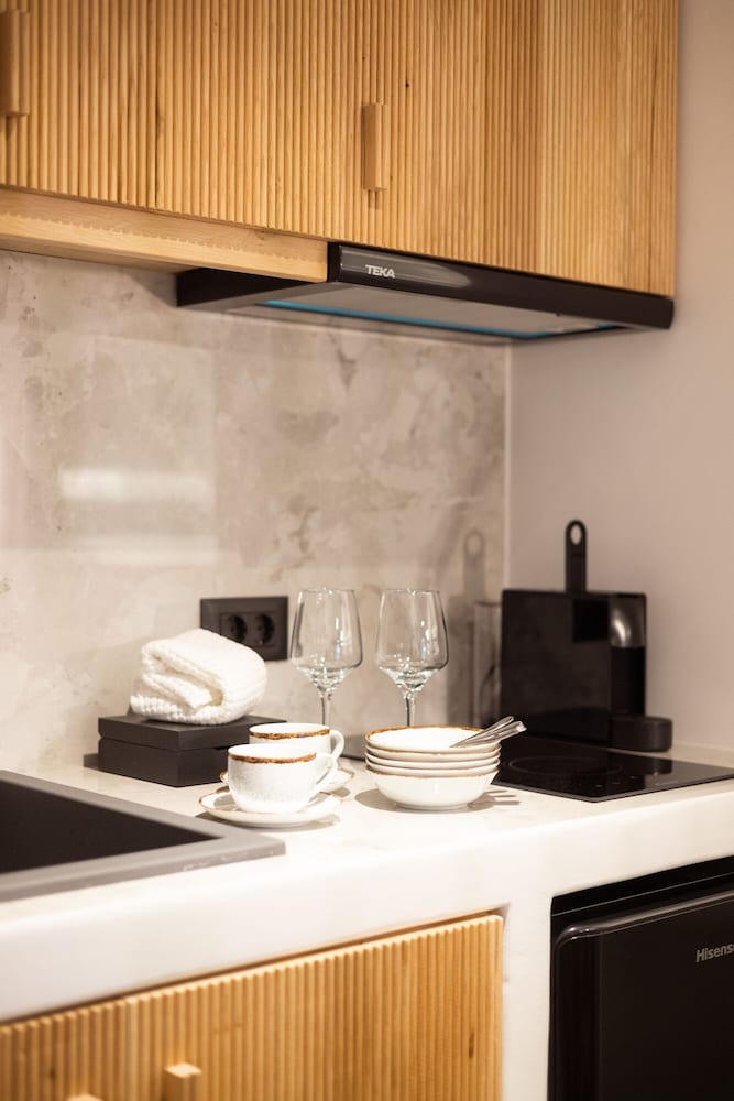 Фото Athina Studios & Suites