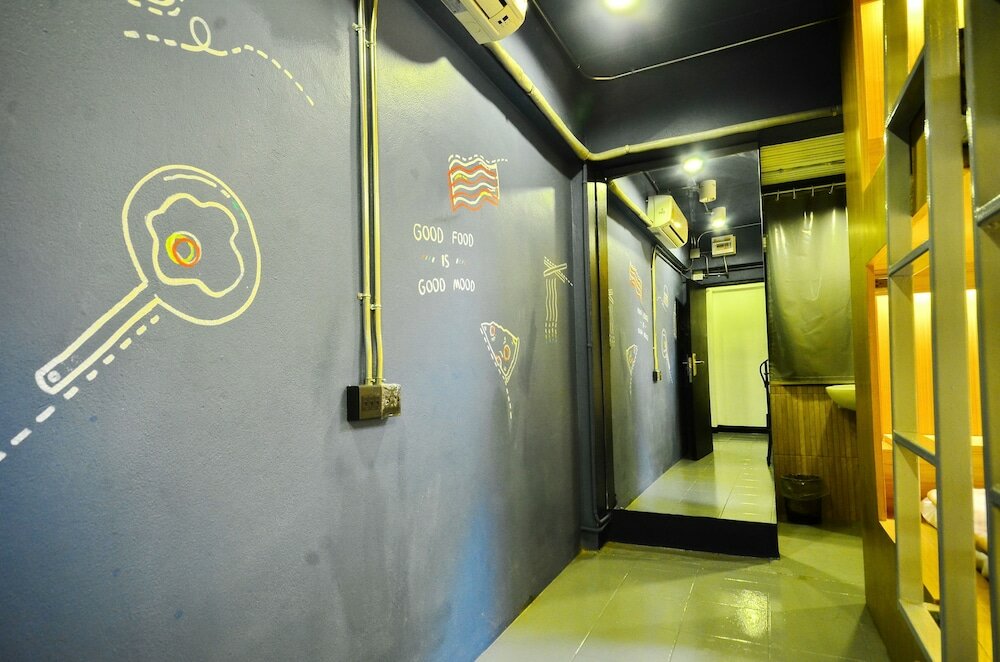 Фото The Neighbor Hoot Hostel & Cafe