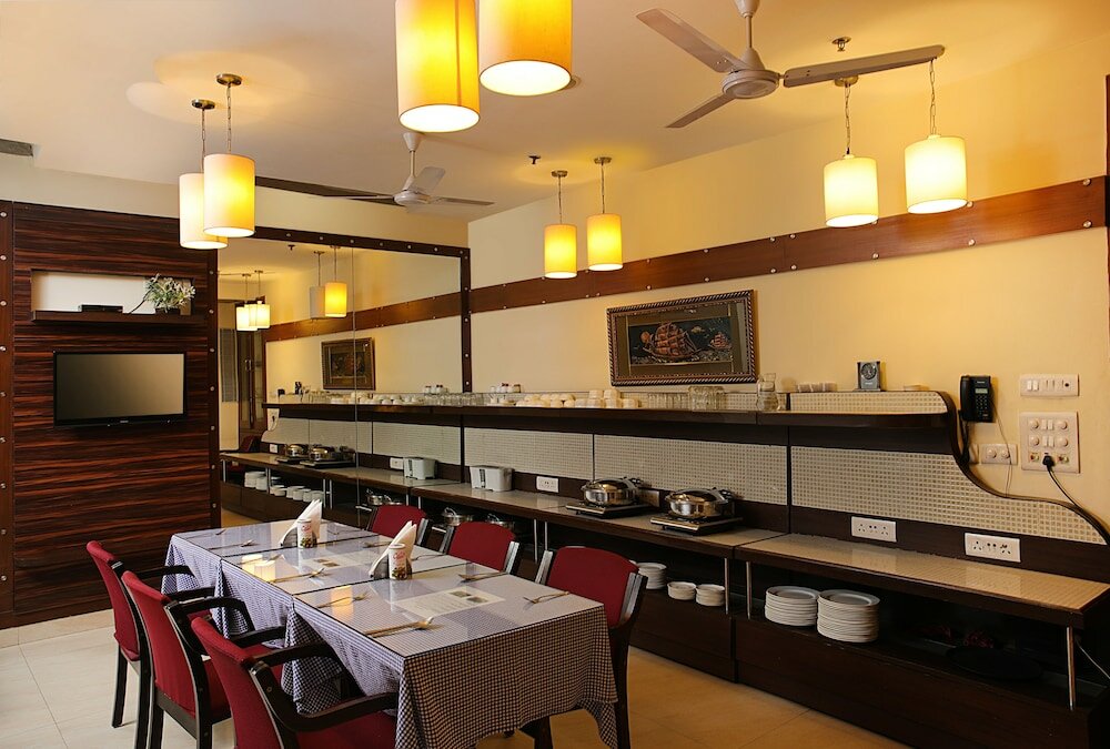 Фото Ahuja Residency Cyber City I