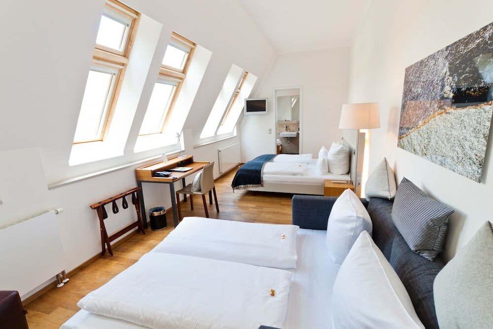 Фото Qube Hotel Bergheim