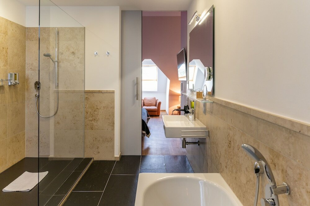 Фото Qube Hotel Bergheim