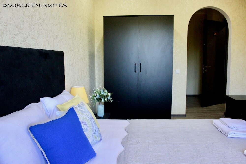 Фото Red Fox Guesthouse