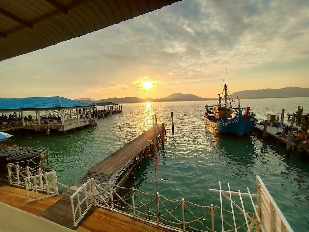 Фото Pangkor Fishing Village Guest House