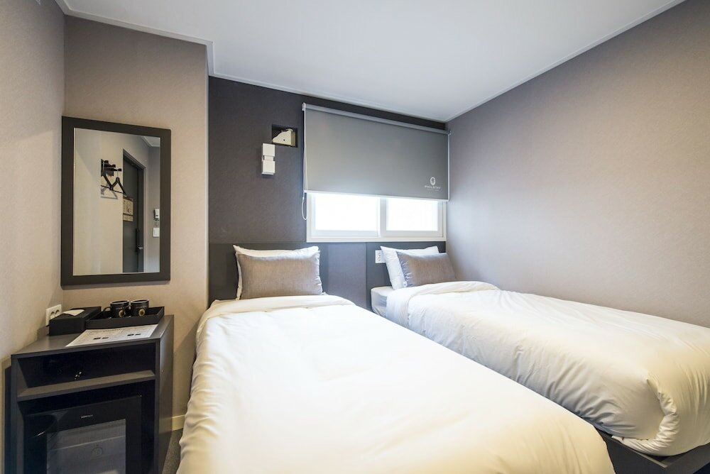 Фото Philstay Myeongdong Metro