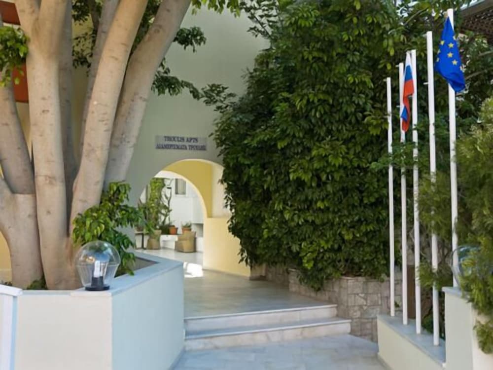 Фото Troulis Aparthotel