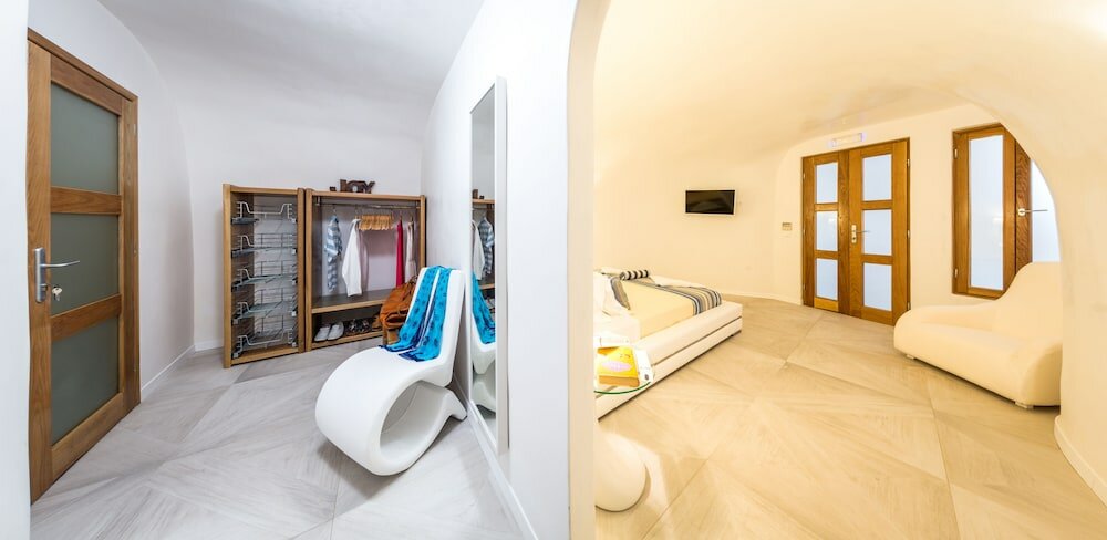 Фото Elite Luxury Suites