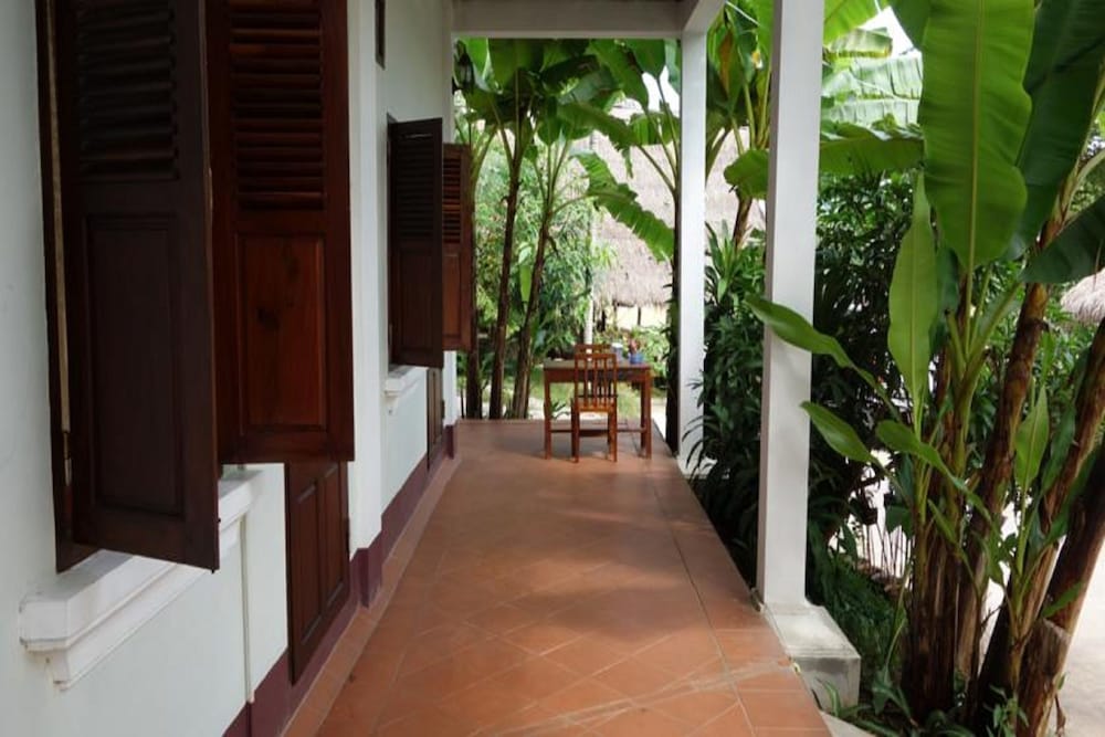 Фото Namkhan Riverside Hotel