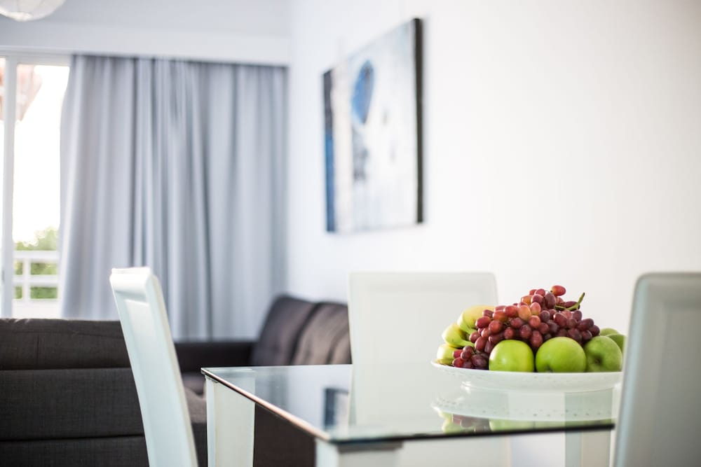 Фото Corina Suites and Apartments